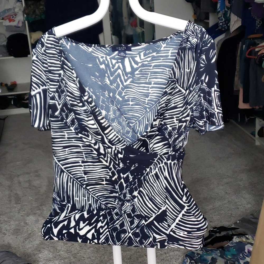 Black and white criss-cross front split sleave top